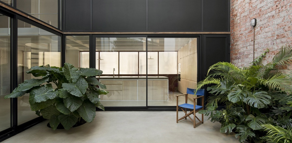 red house barcelona by arame studio
