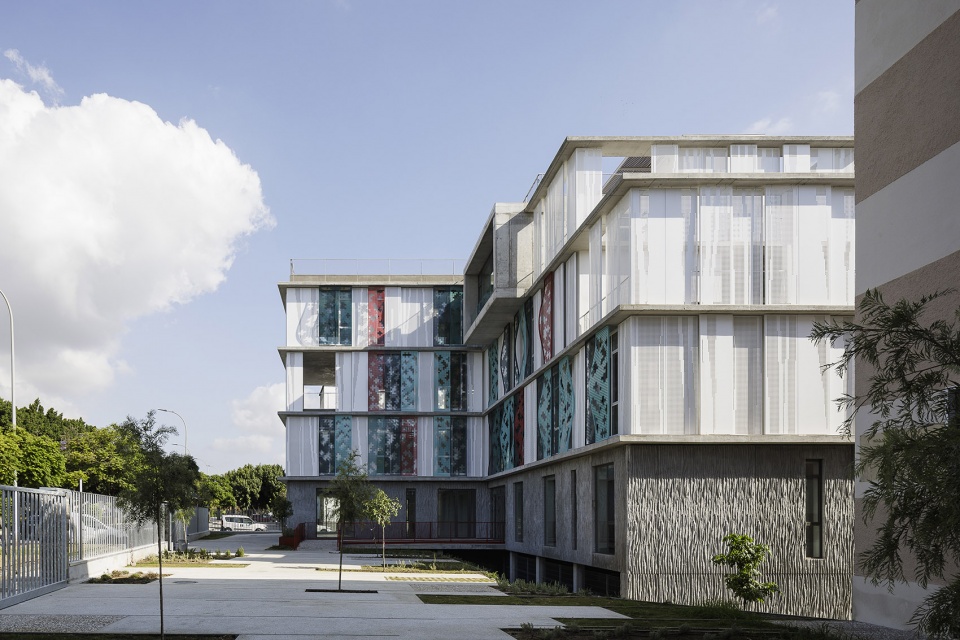 Provincial Office of the Red Cross in Malaga endosdedos architecture