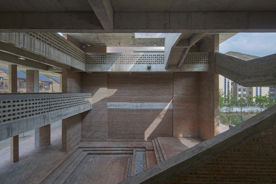 Cultural Service Center and LocalWorkshops of Ruyi Village Regional Studio
