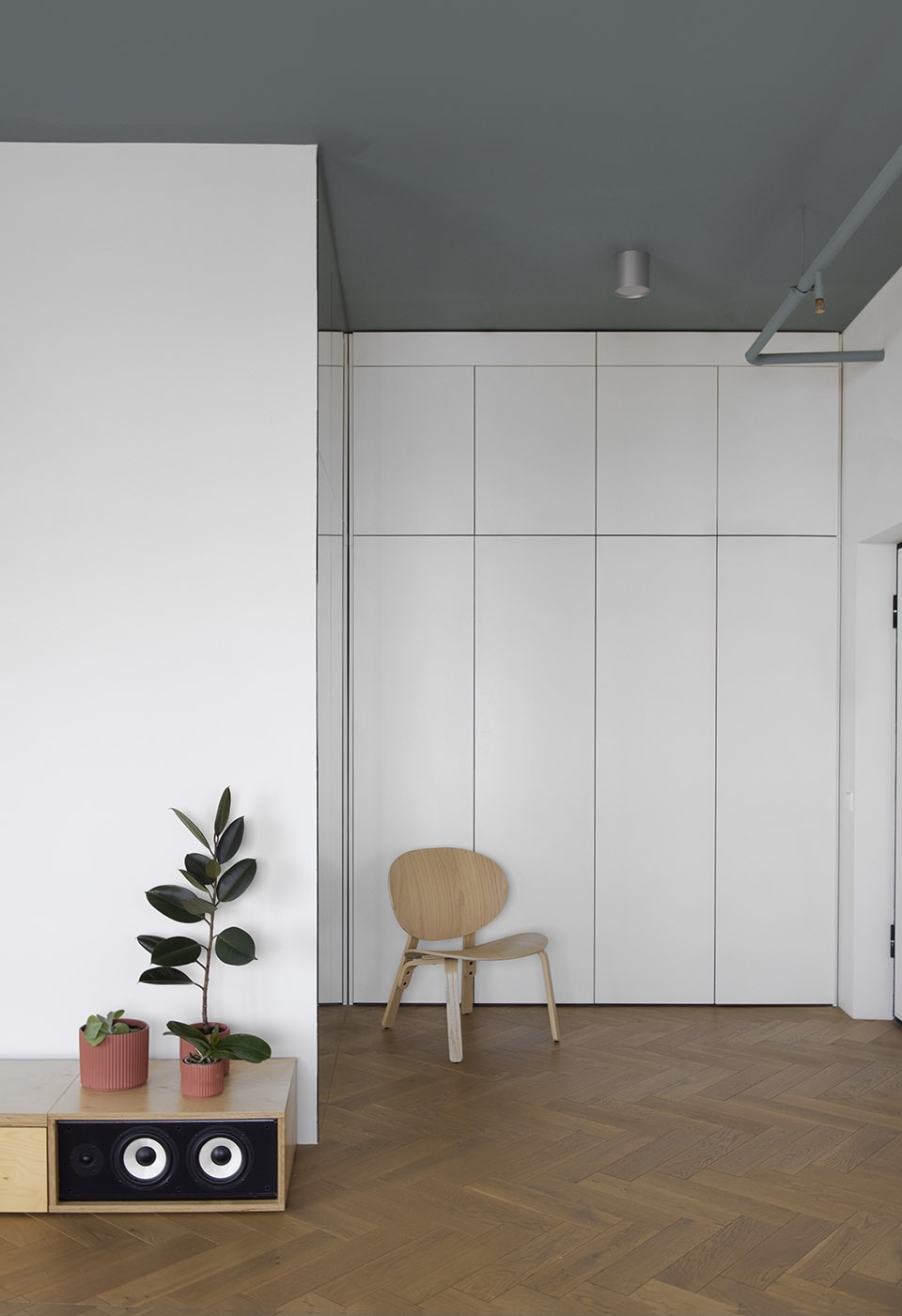 reflection apartment minsk by zrobim architects