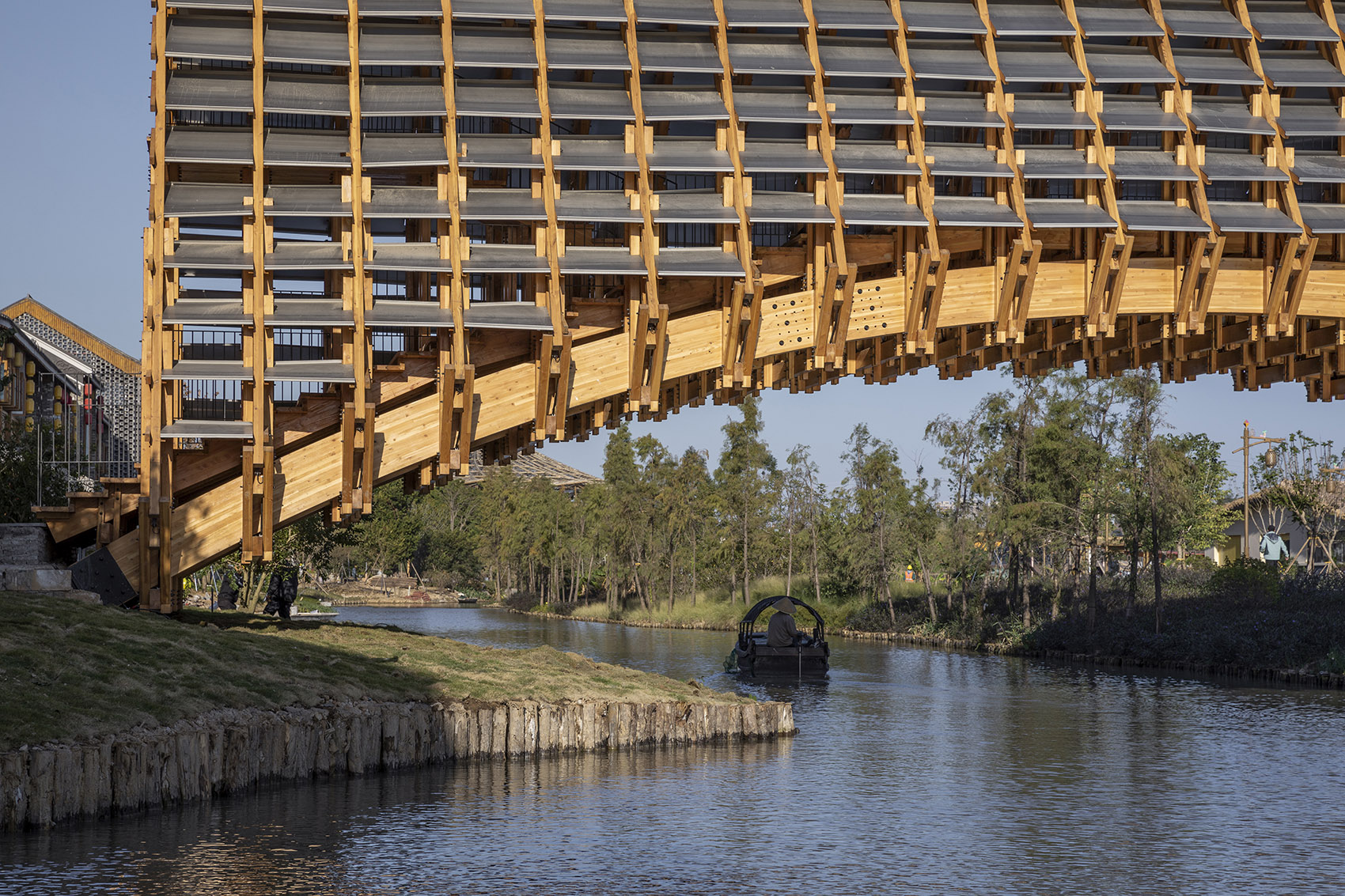Timber Bridge in Gulou Waterfront, Guangdong, China by LUO studio 谷德设计网