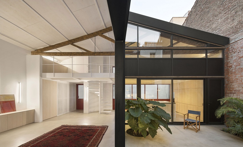 red house barcelona by arame studio