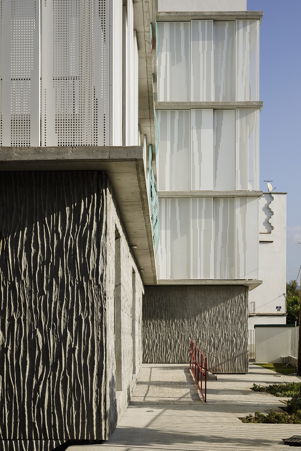 Provincial Office of the Red Cross in Malaga endosdedos architecture