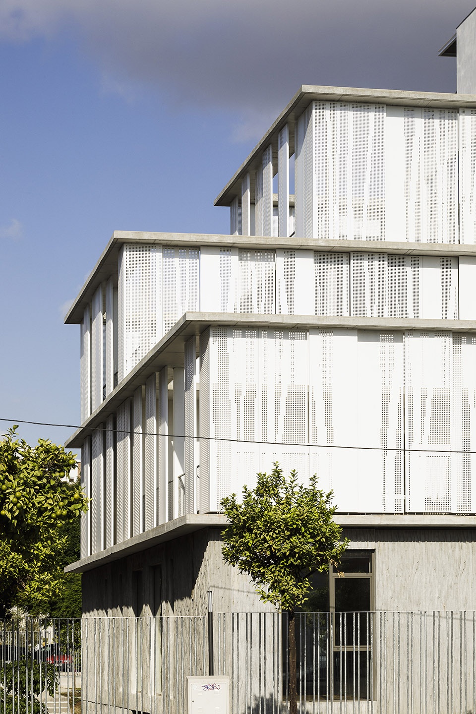 Provincial Office of the Red Cross in Malaga endosdedos architecture