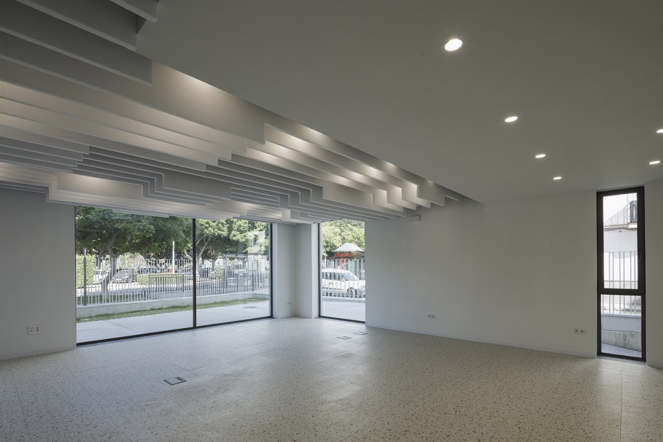 Provincial Office of the Red Cross in Malaga endosdedos architecture