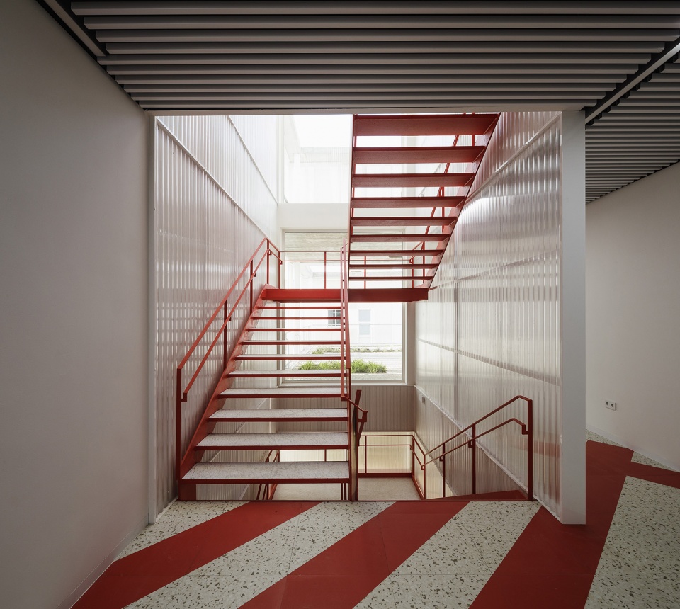 Provincial Office of the Red Cross in Malaga endosdedos architecture