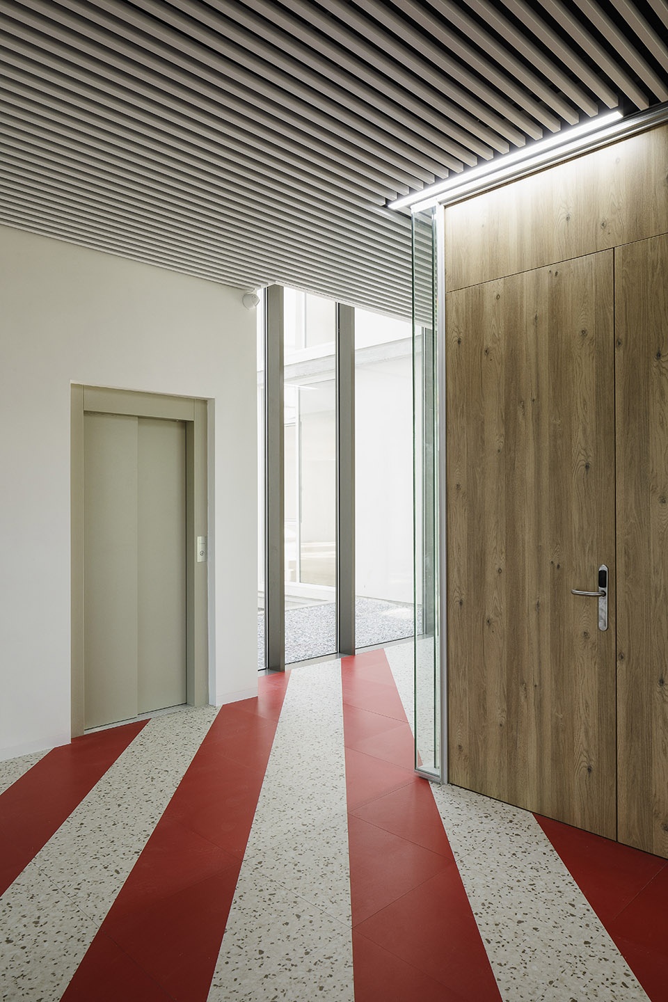 Provincial Office of the Red Cross in Malaga endosdedos architecture