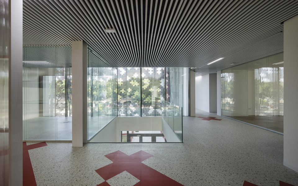Provincial Office of the Red Cross in Malaga endosdedos architecture