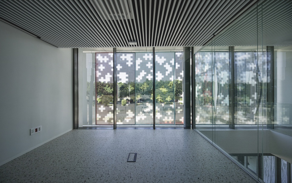 Provincial Office of the Red Cross in Malaga endosdedos architecture