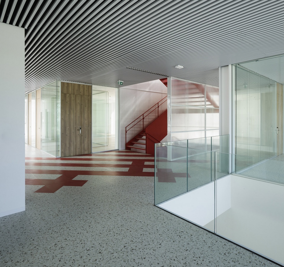 Provincial Office of the Red Cross in Malaga endosdedos architecture