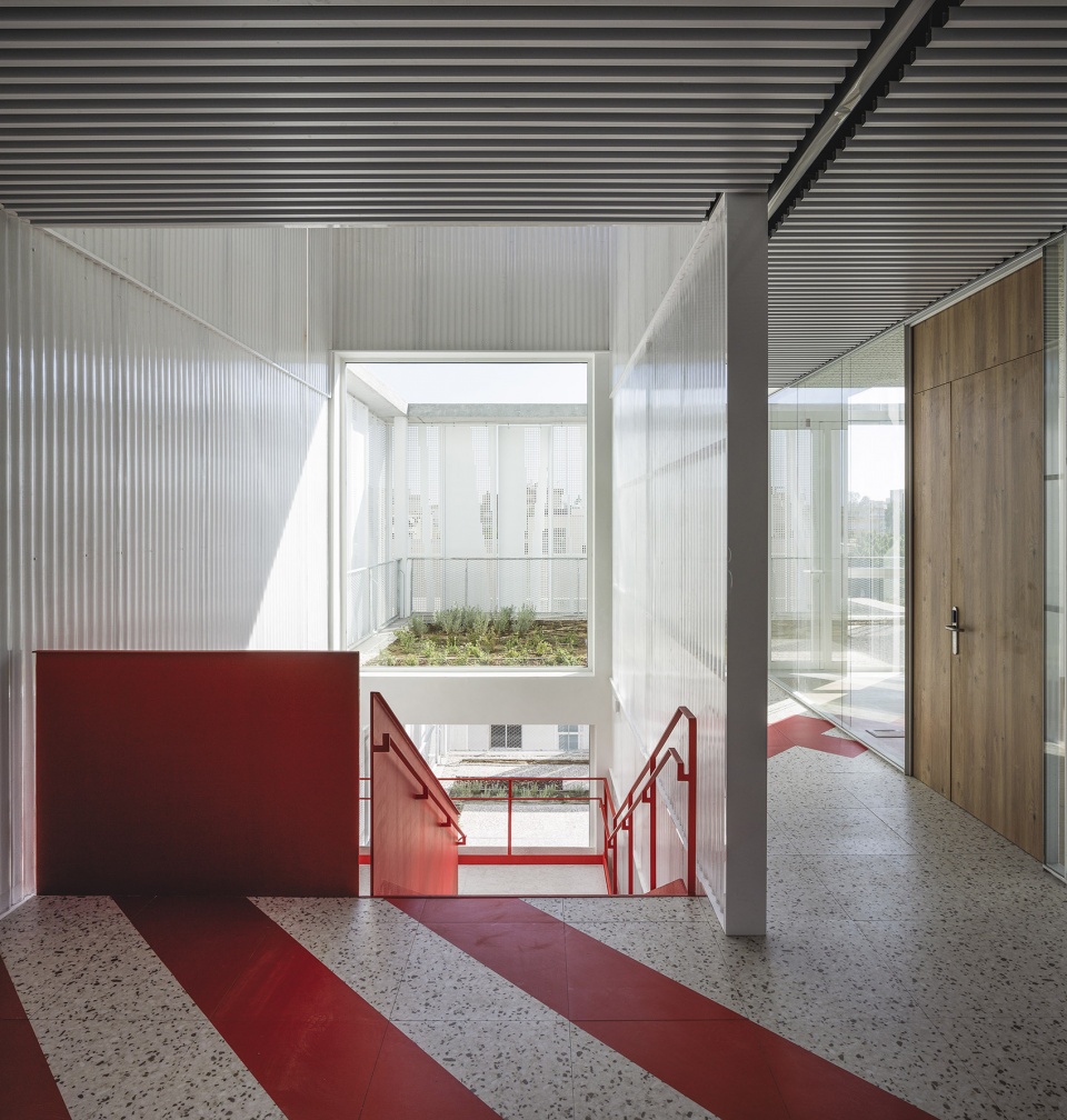 Provincial Office of the Red Cross in Malaga endosdedos architecture