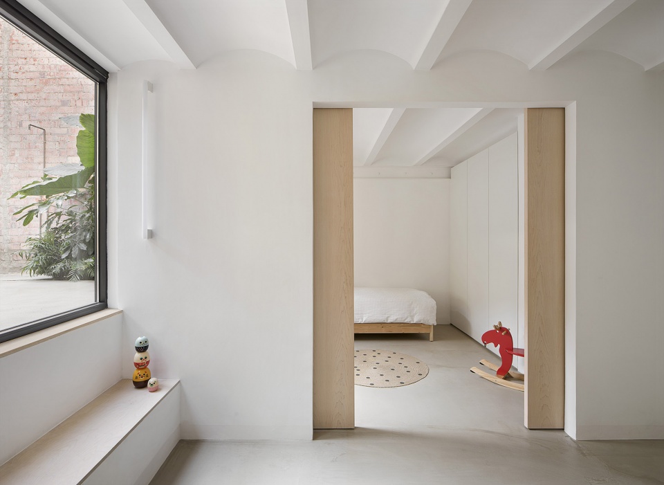 red house barcelona by arame studio