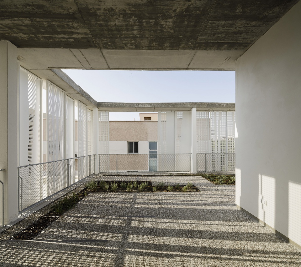 Provincial Office of the Red Cross in Malaga endosdedos architecture