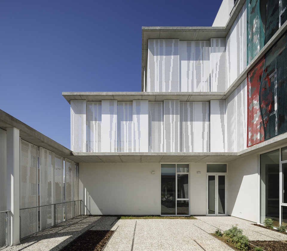 Provincial Office of the Red Cross in Malaga endosdedos architecture