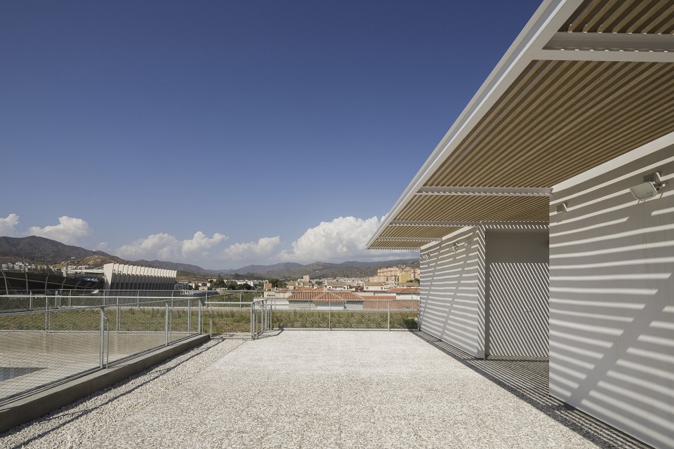 Provincial Office of the Red Cross in Malaga endosdedos architecture