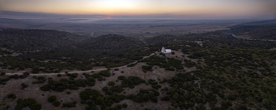 chapel in sierra la villa by s m a o