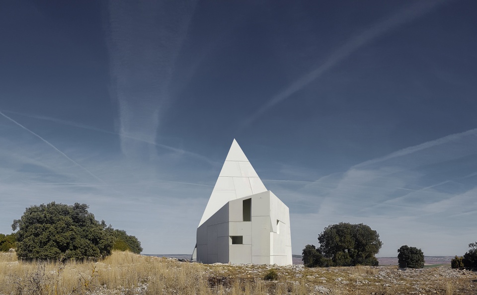 chapel in sierra la villa by s m a o