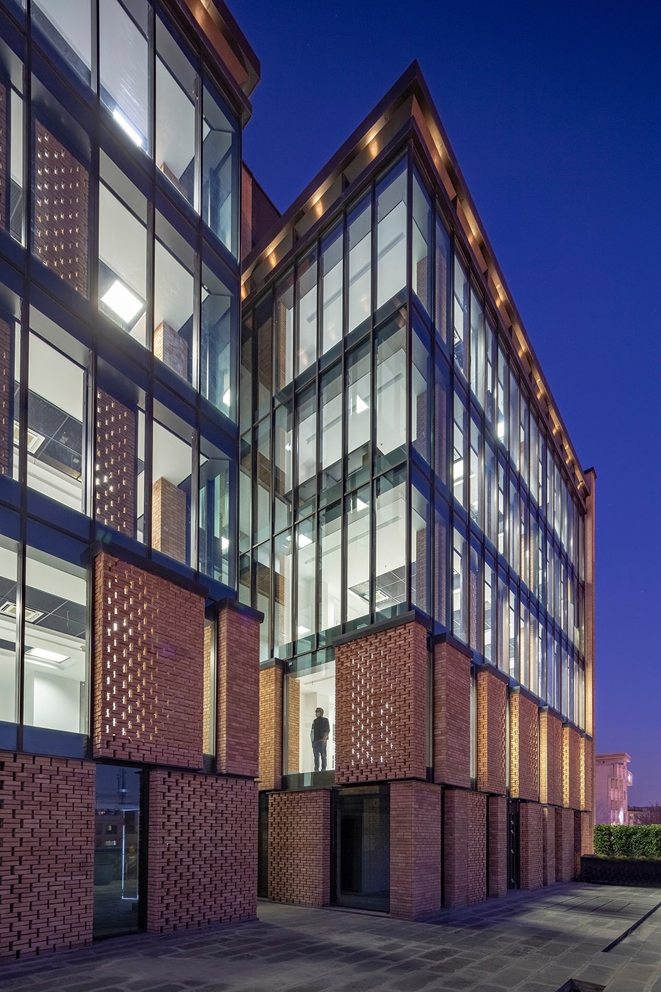Zomorrod 11 Bricks on The Move by akaran Architects