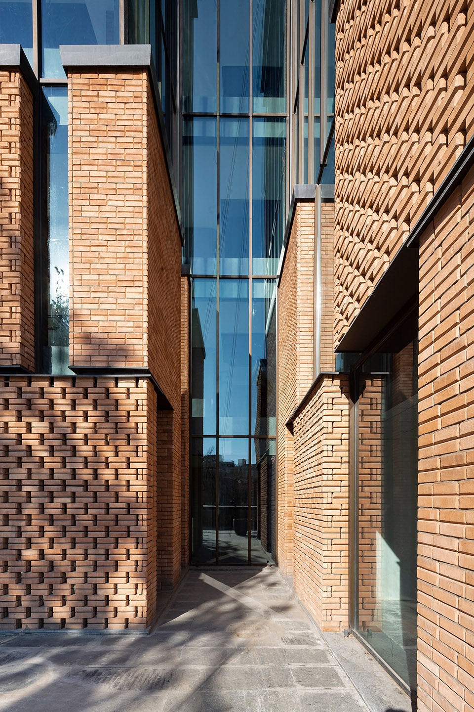 Zomorrod 11 Bricks on The Move by akaran Architects