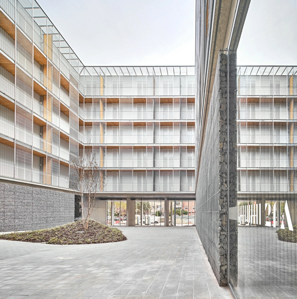 85 Social Housing Units by peris toral arquitectes
