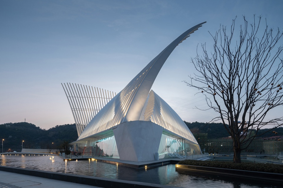 Illumination Design of Guiyang International Fashion Publishing Center China by Purilighting