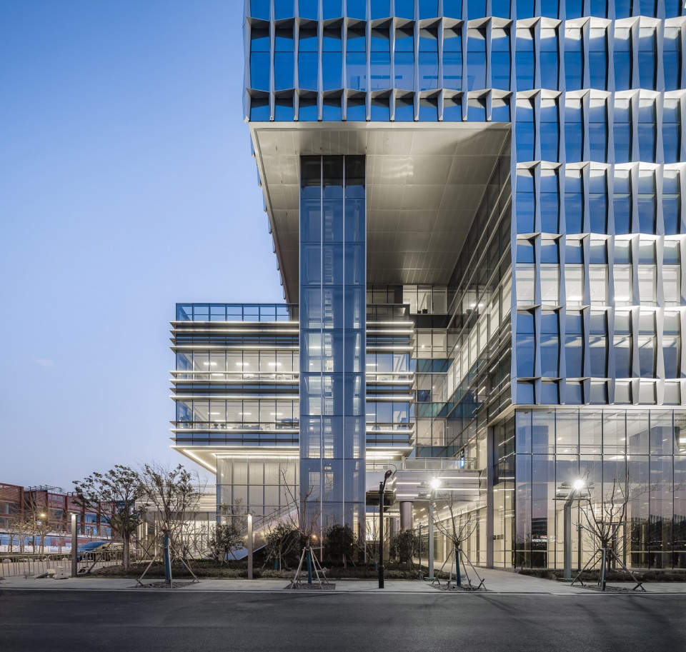 Shanghai Mangoohub China by Benoy