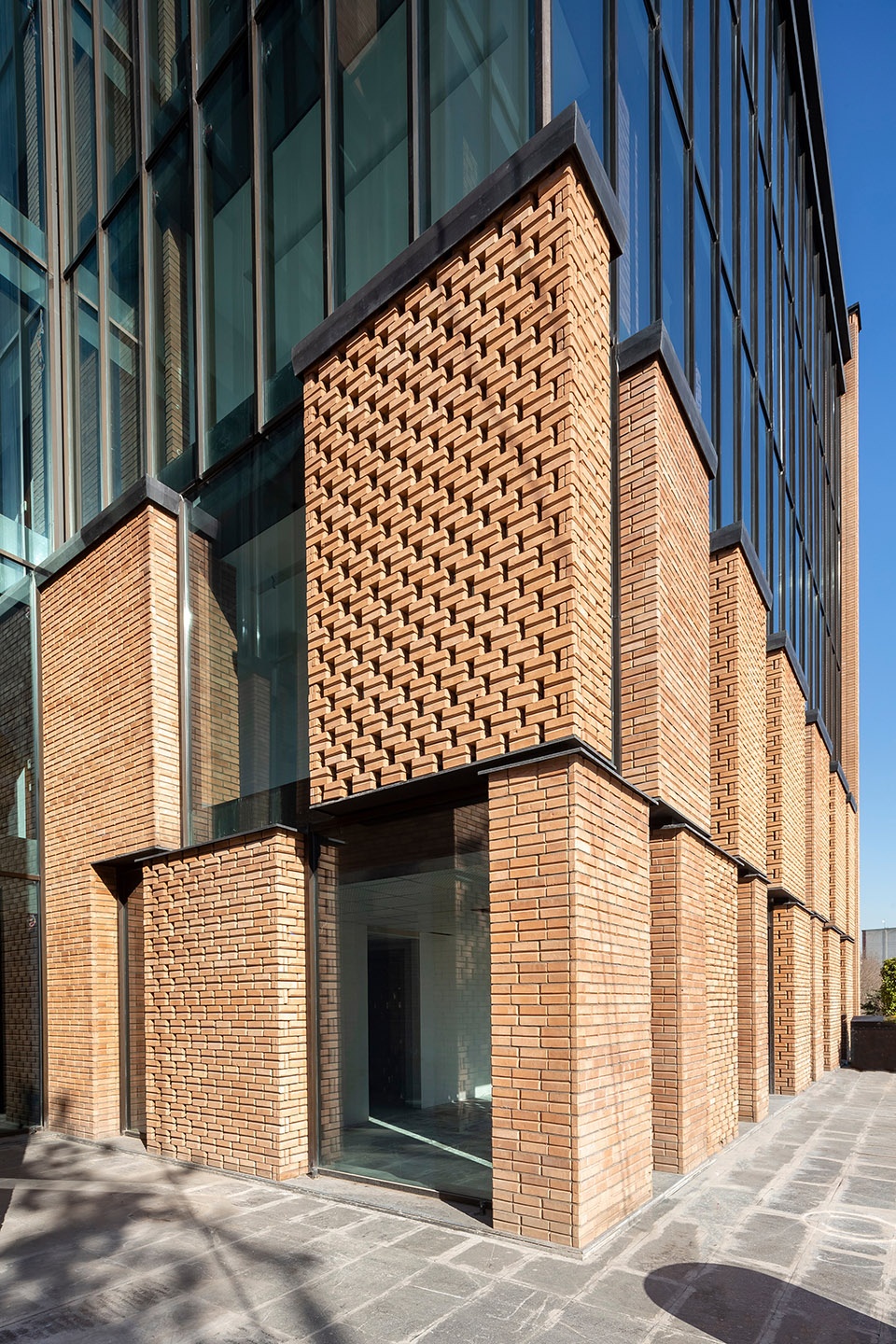 Zomorrod 11 Bricks on The Move by akaran Architects