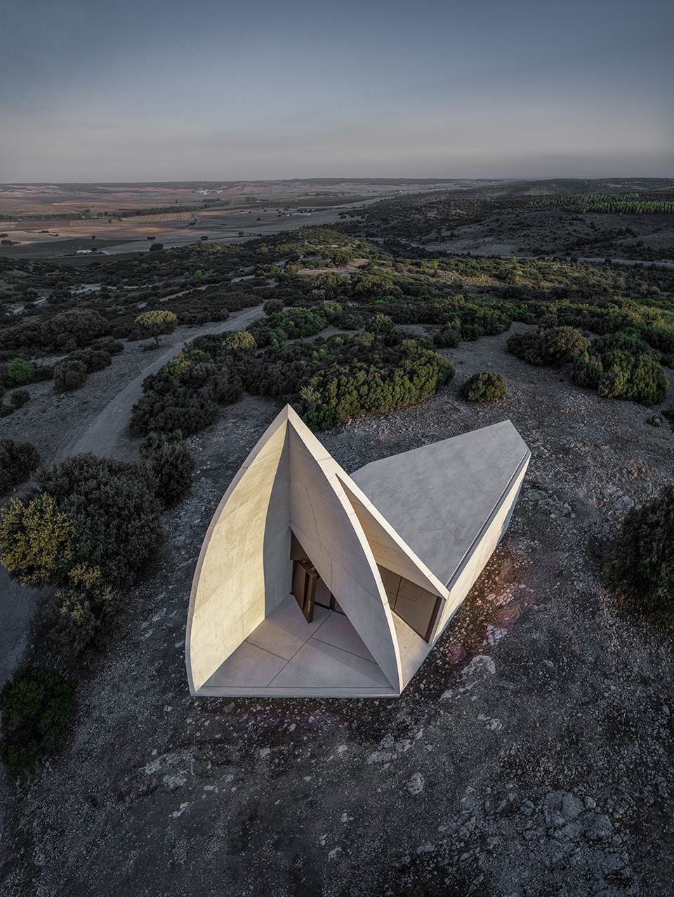 chapel in sierra la villa by s m a o