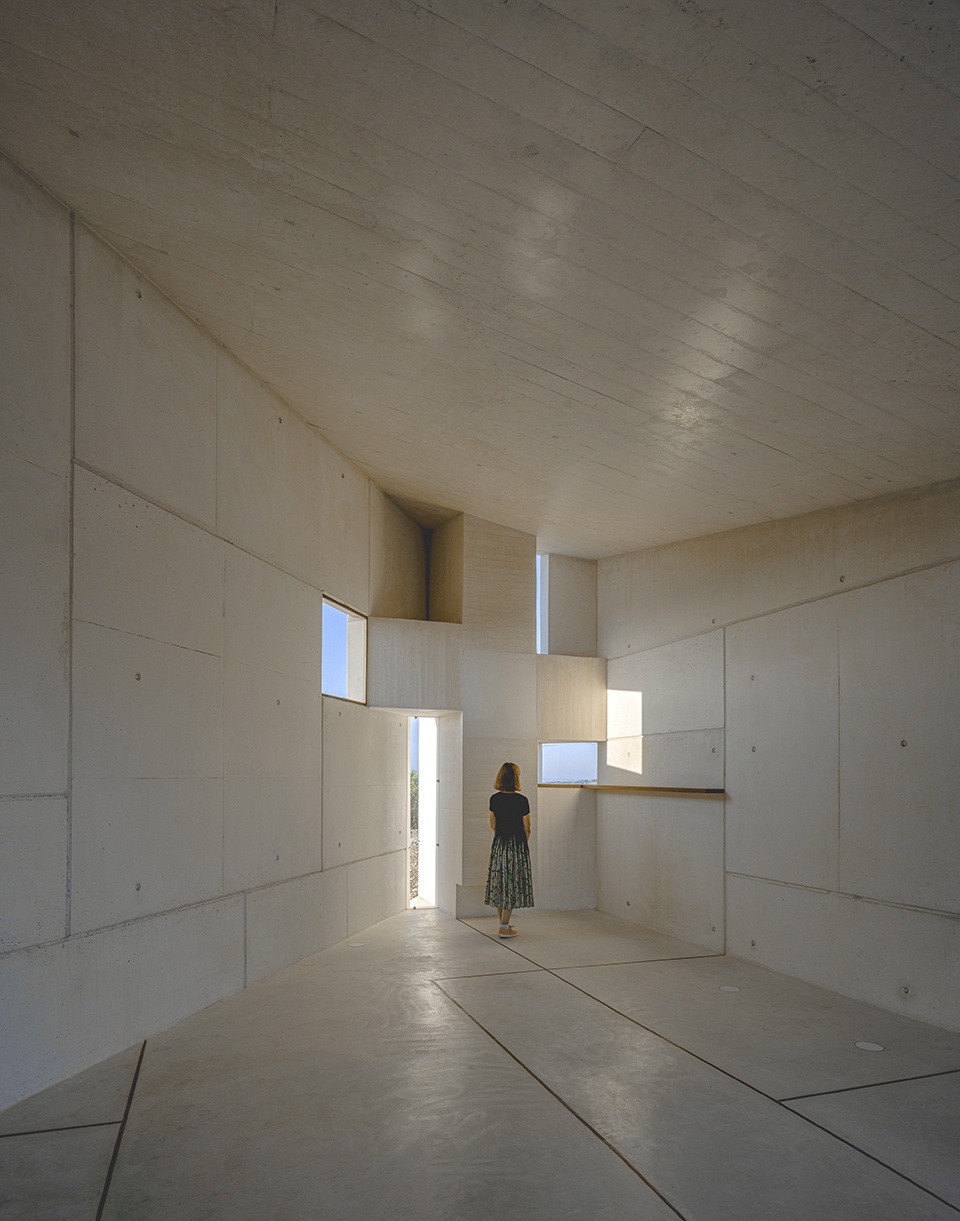 chapel in sierra la villa by s m a o