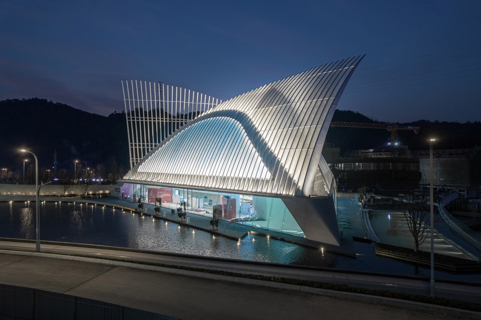 Illumination Design of Guiyang International Fashion Publishing Center China by Purilighting