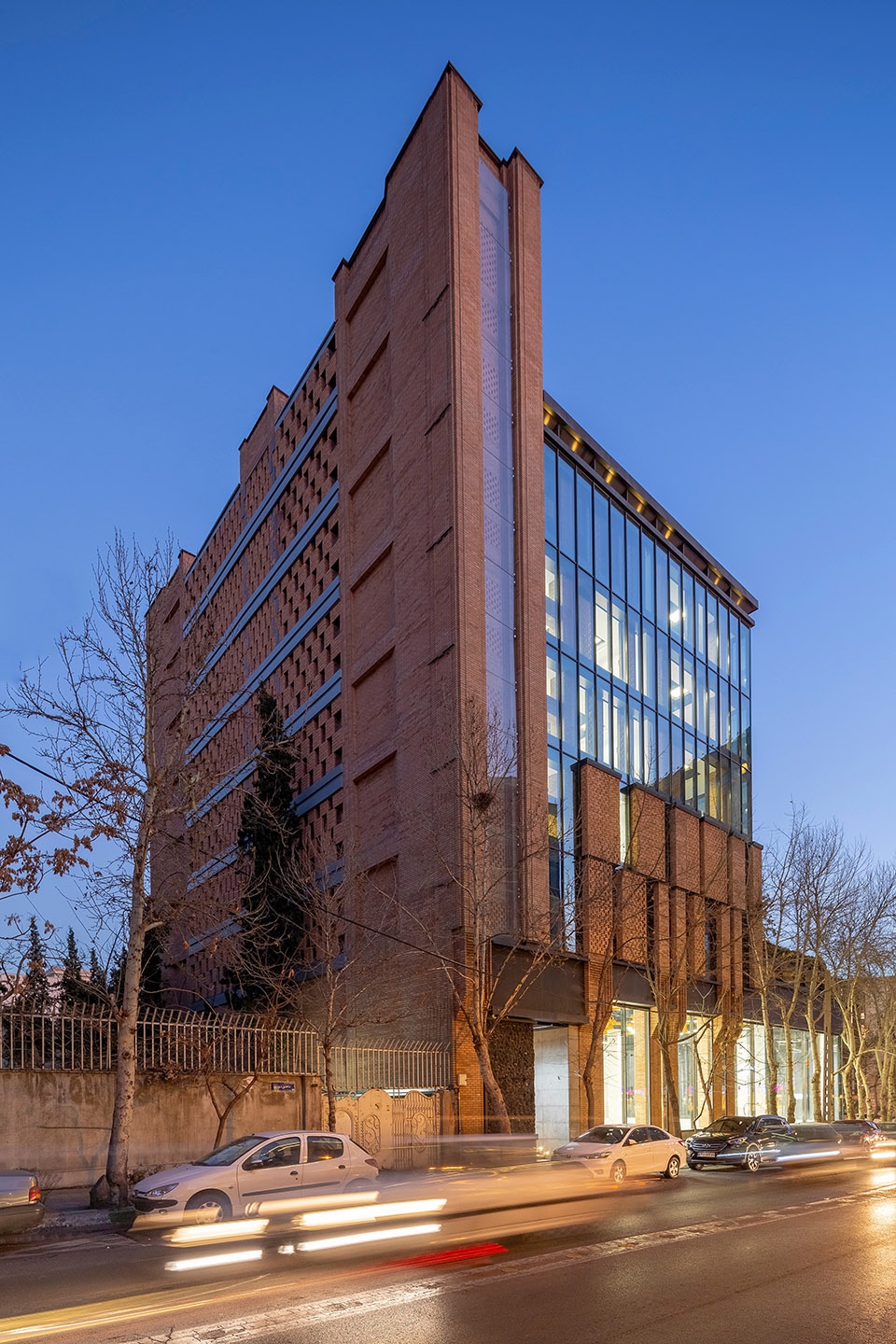 Zomorrod 11 Bricks on The Move by akaran Architects