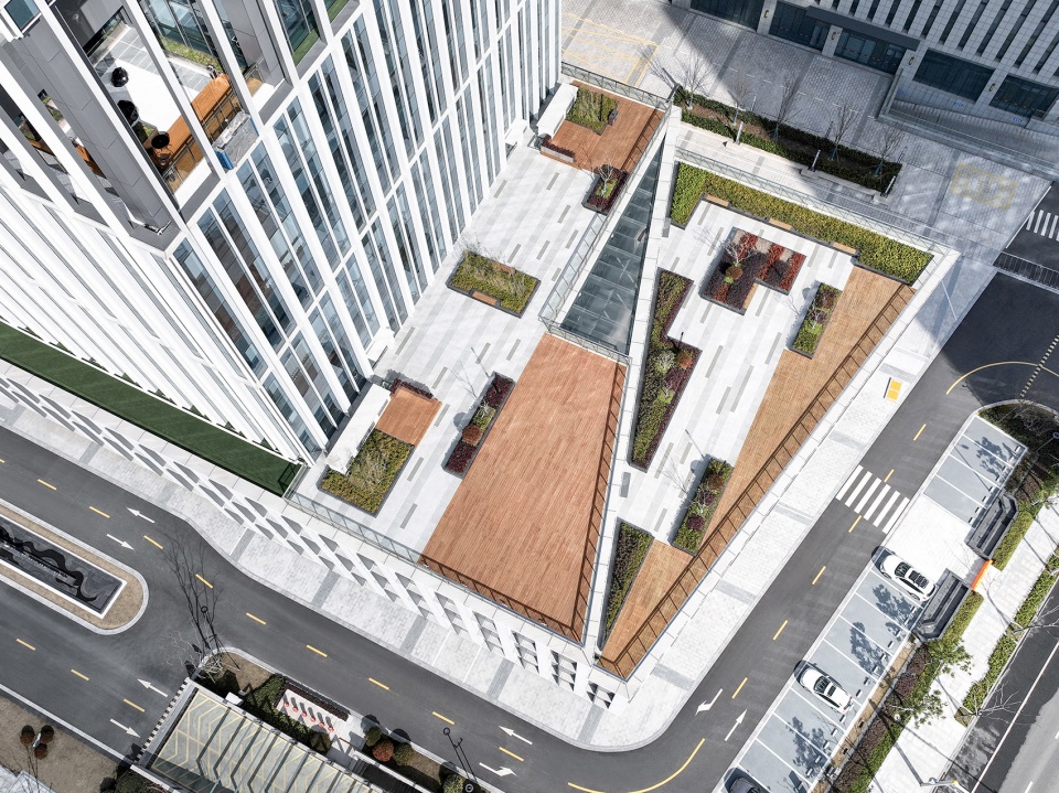 Lvchuang building China by GEN Architects