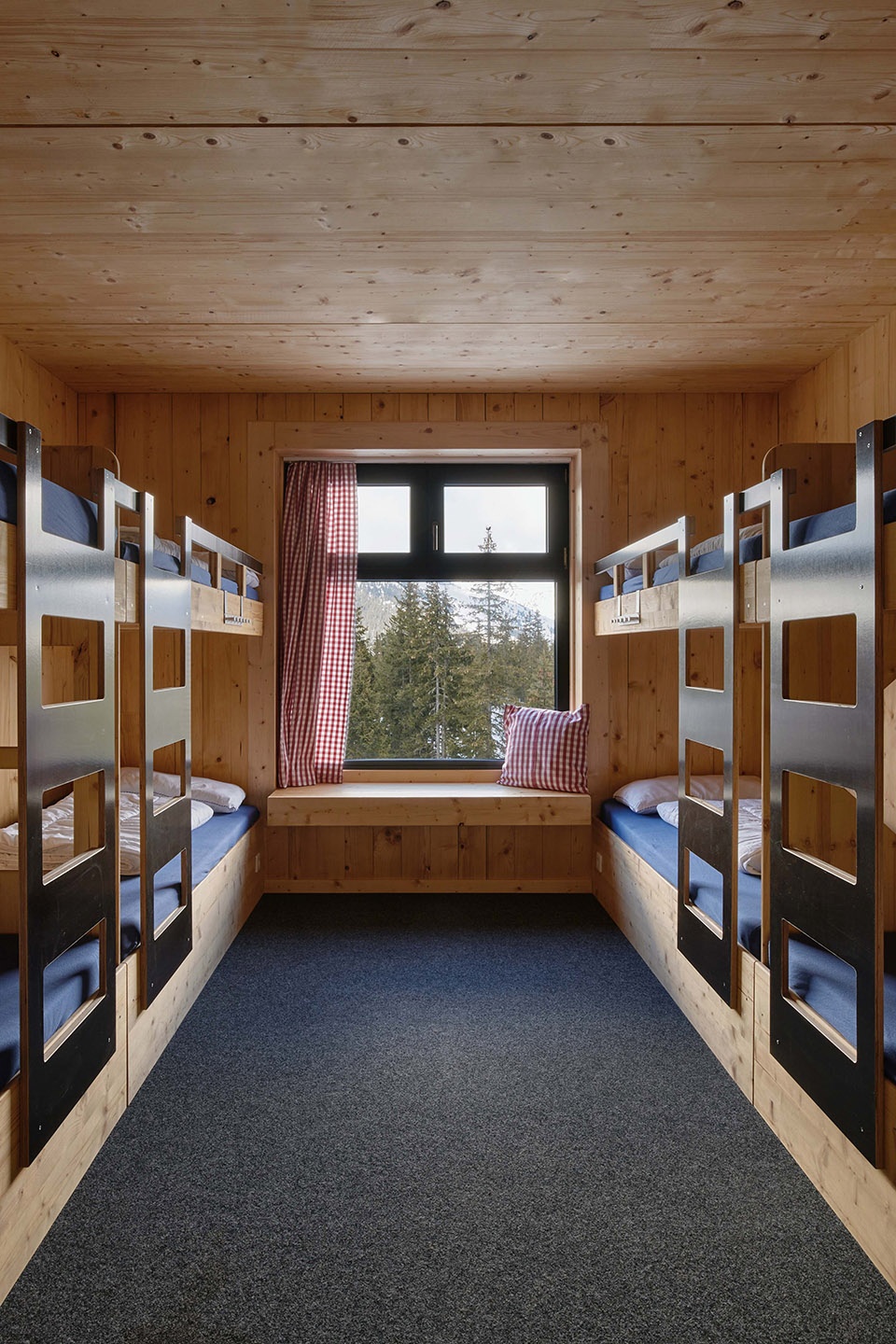 Youthhostel Gerlos by lechner lechner architects