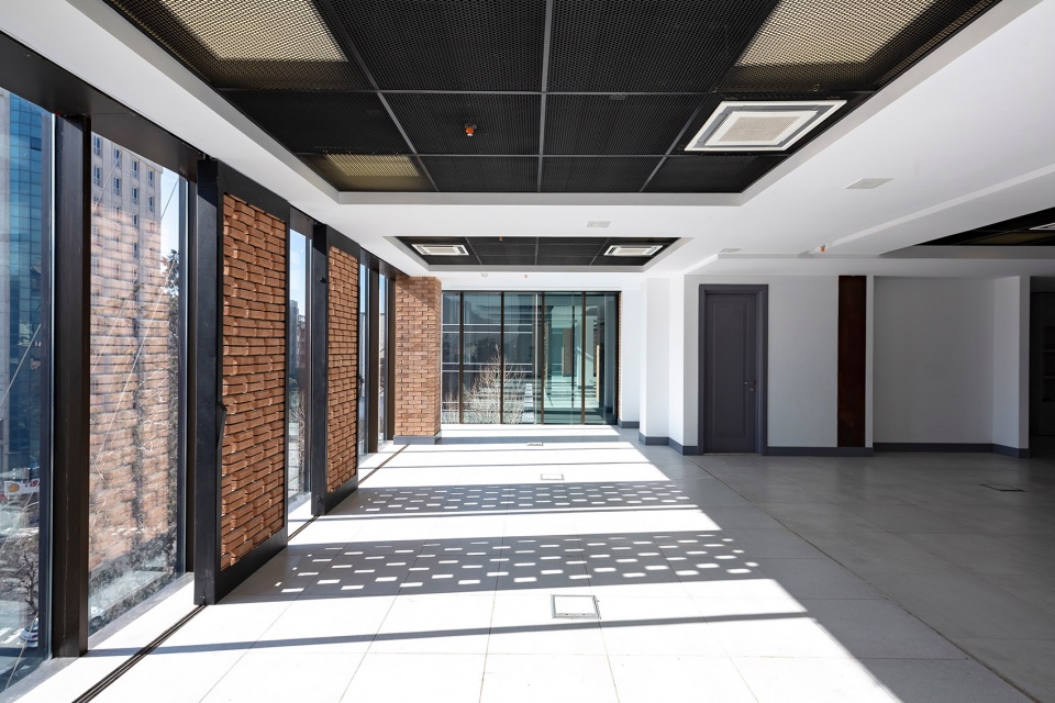 Zomorrod 11 Bricks on The Move by akaran Architects