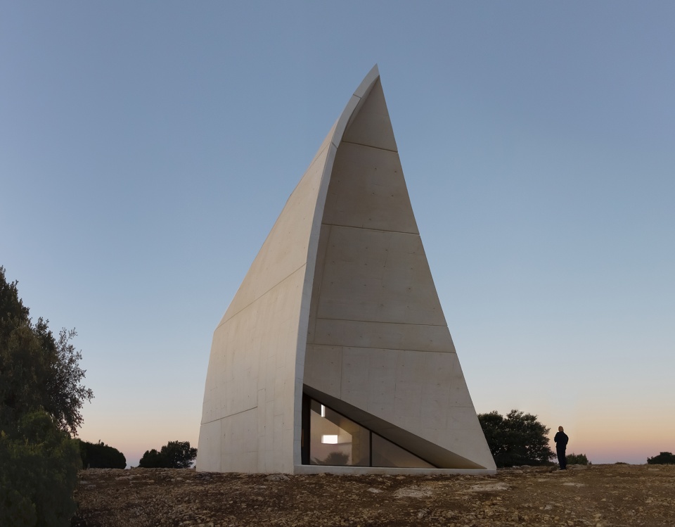 chapel in sierra la villa by s m a o