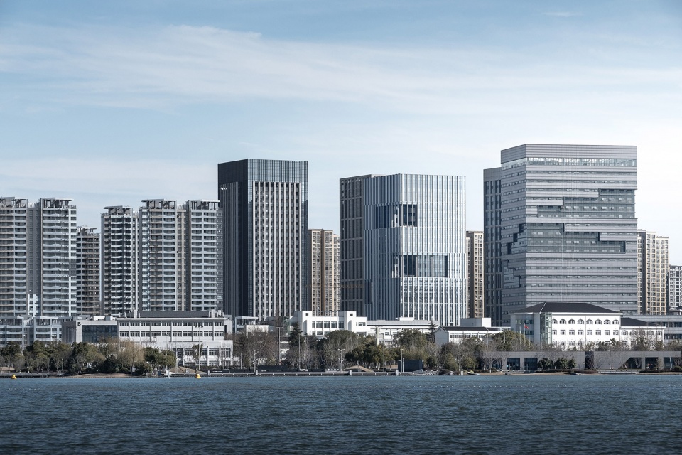 Lvchuang building China by GEN Architects