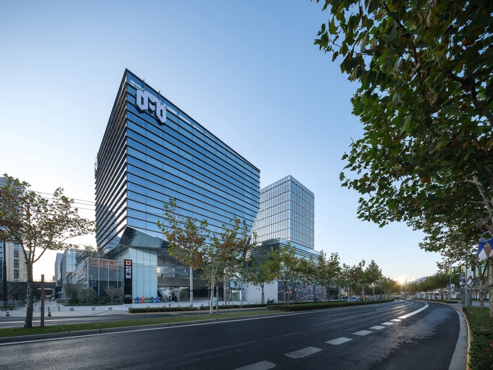 Shanghai Mangoohub China by Benoy