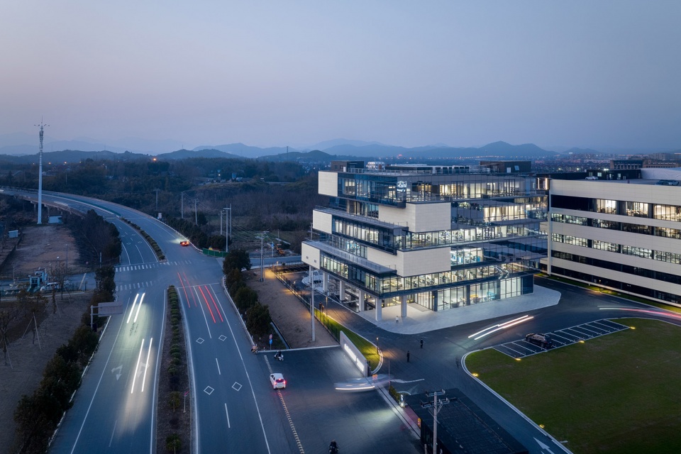 Promenade Workplace of Kano Headquarters LYCS Architecture