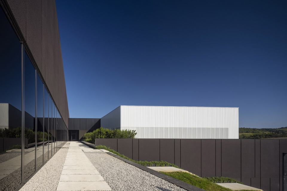 Furla Headquarters Progetto Italia by GEZA Architettura