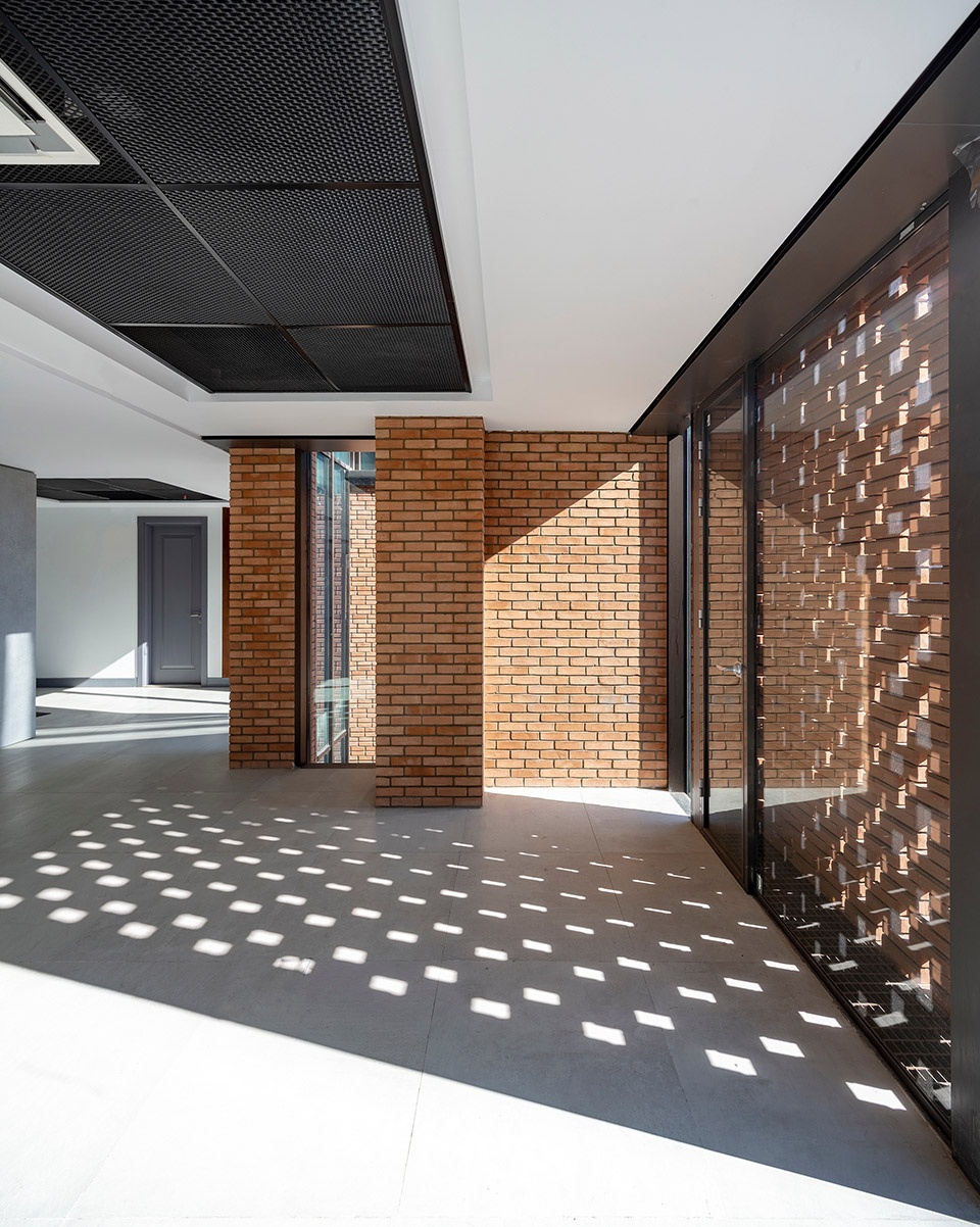 Zomorrod 11 Bricks on The Move by akaran Architects