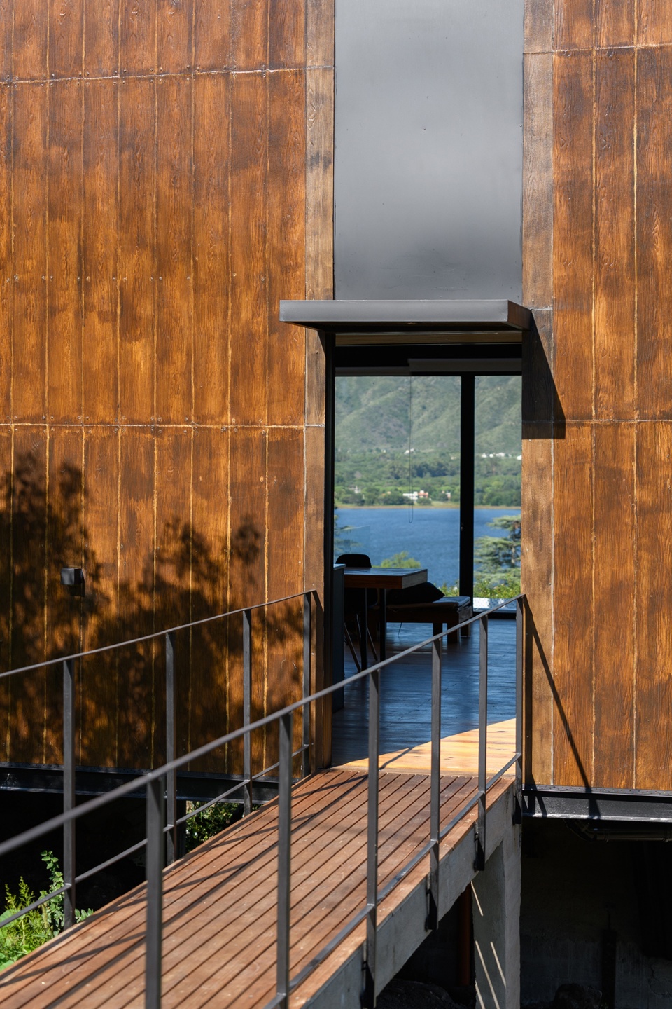 siquiman lodge by pablo senmartin architects