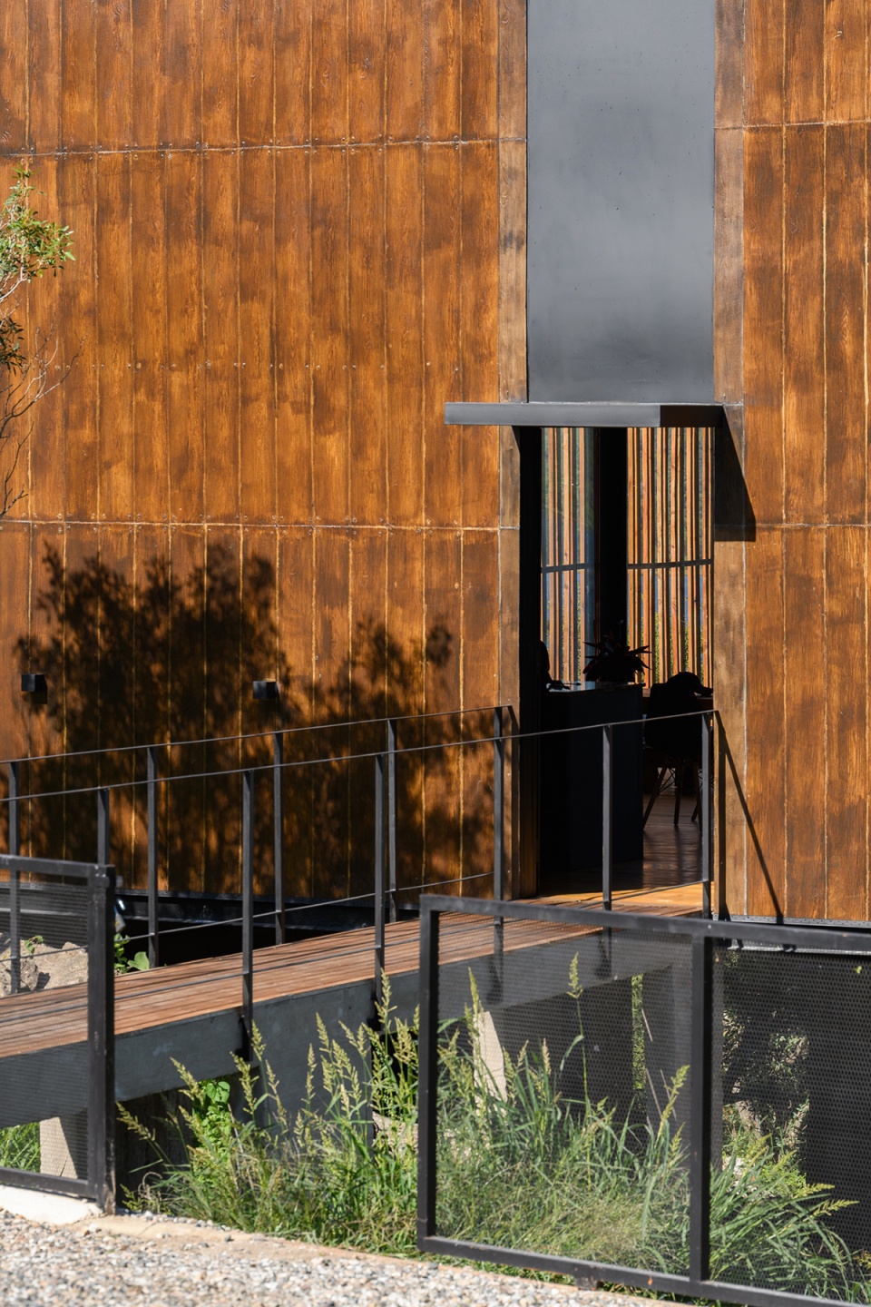 siquiman lodge by pablo senmartin architects