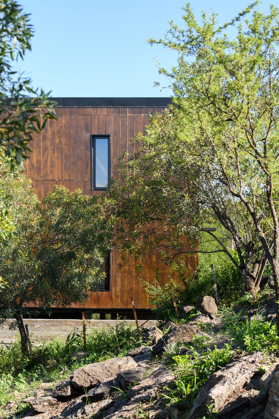 siquiman lodge by pablo senmartin architects