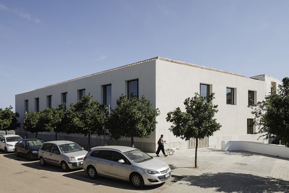 Residential building in Campo de la Verdad Laguillo Arquitectos Cayuela Marques Arquitectos