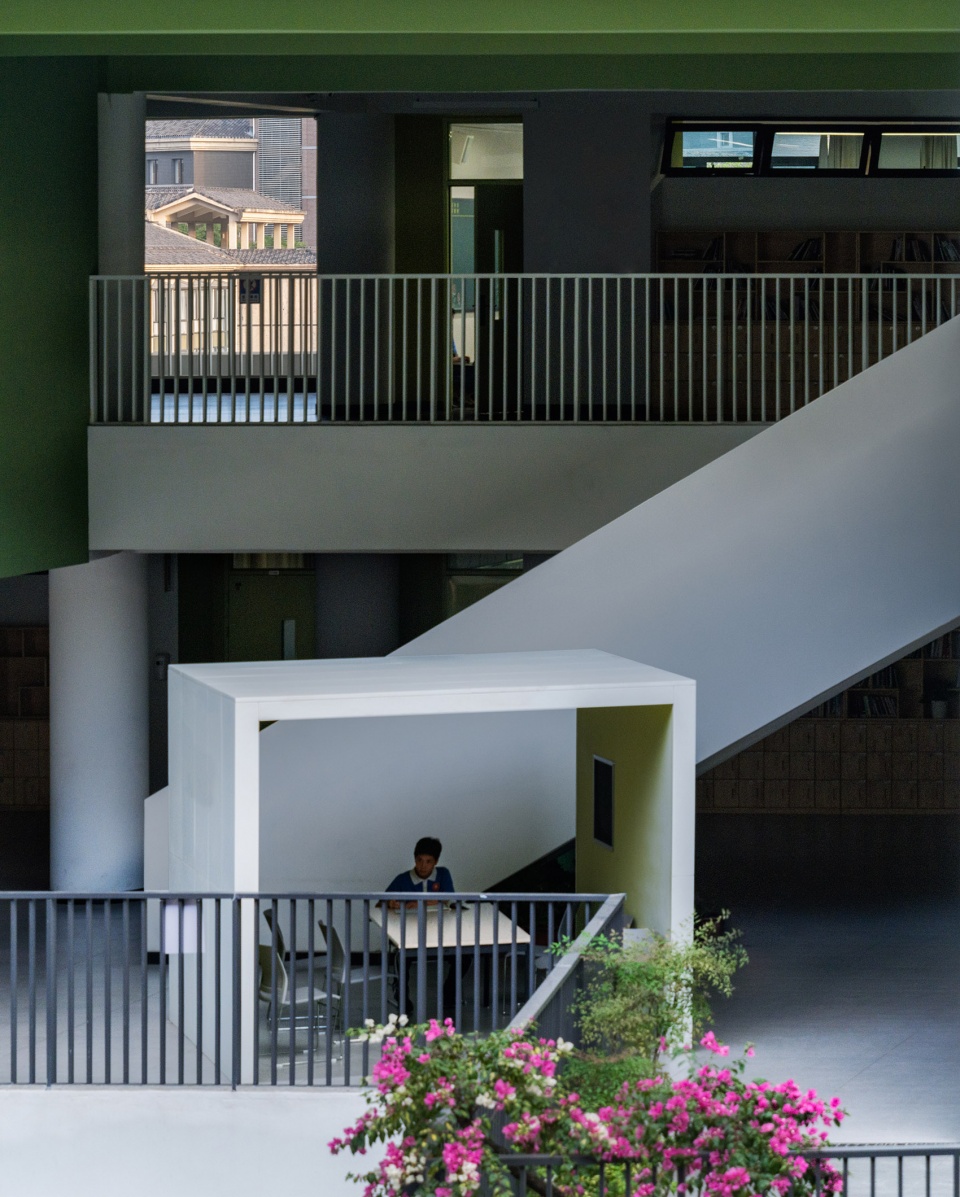 shenzhen longhua xingzhi middle school by zhubo aao