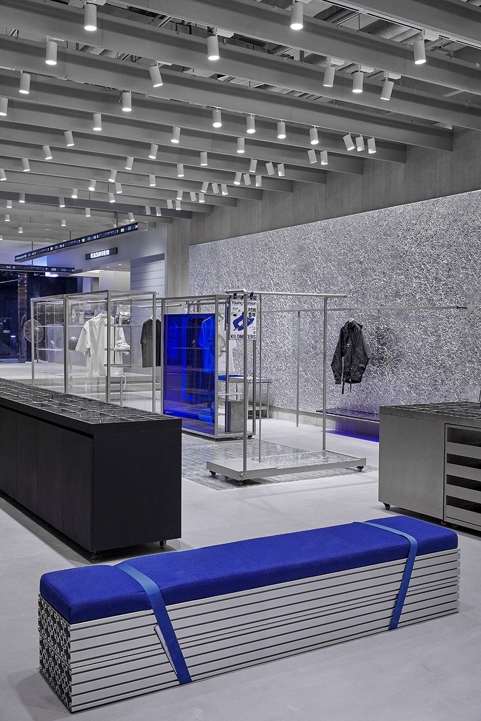 KM COOL SPACE Flagship Store by Super Normal Design