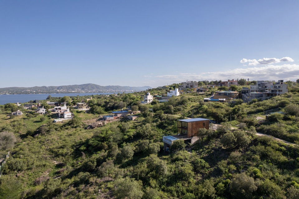 siquiman lodge by pablo senmartin architects