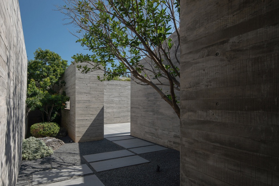private residential space in the flowing garden china by more than arch studio