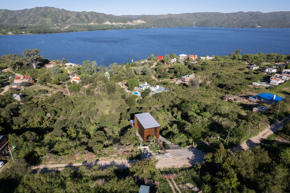siquiman lodge by pablo senmartin architects