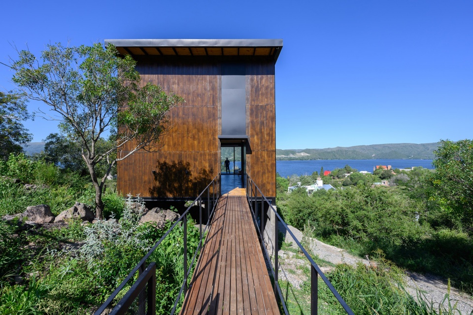 siquiman lodge by pablo senmartin architects